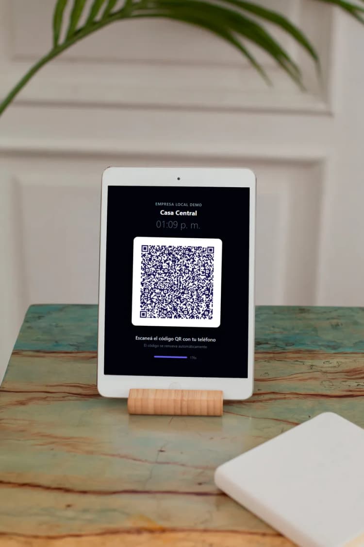 Kiosco QR de PresenSys en tablet
